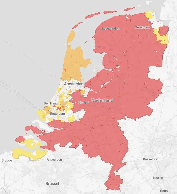 Kaart van Nederland met de beschikbare netcapaciteit voor teruglevering: vrijwel het hele land is rood, dus vol